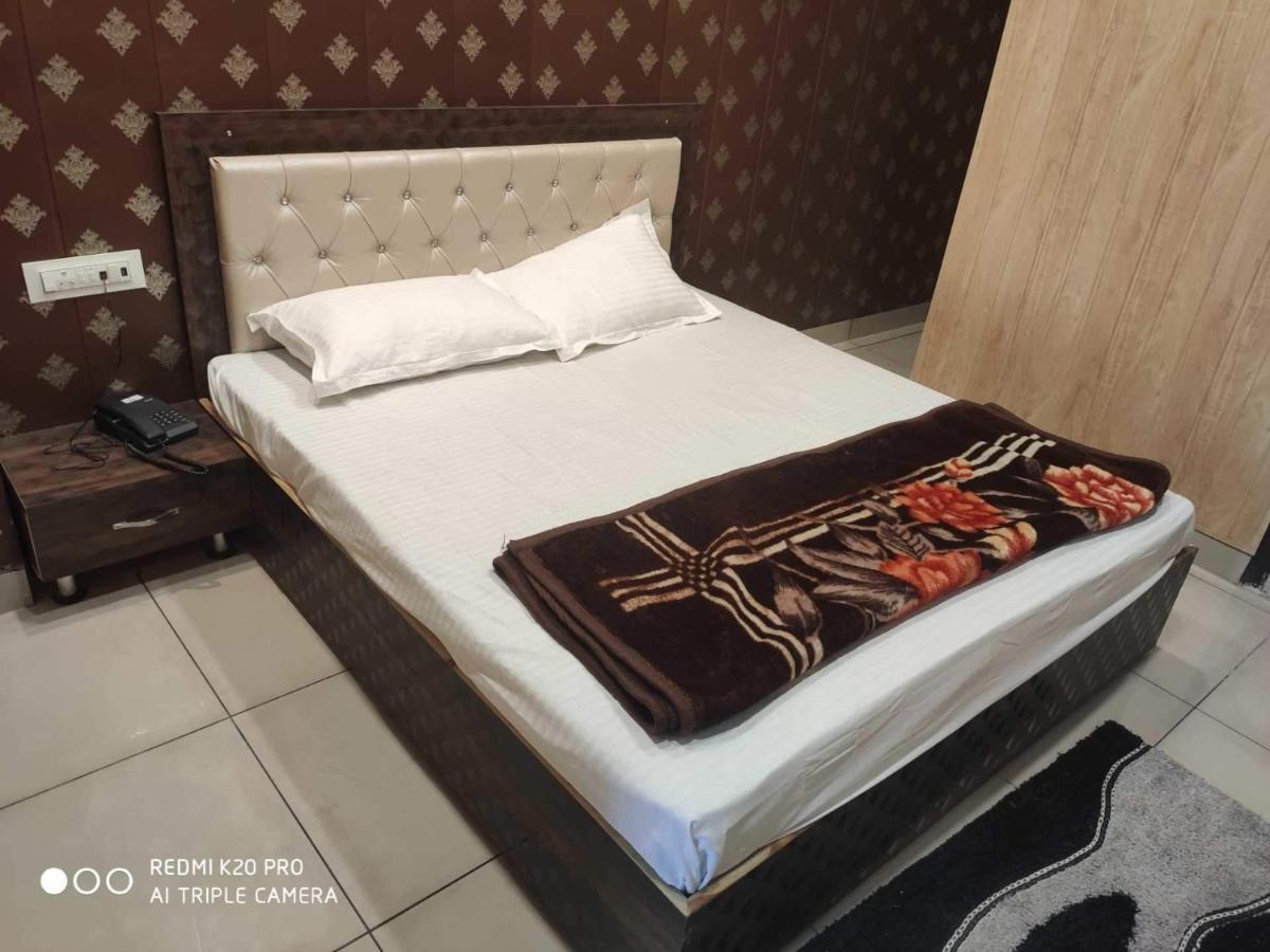 Hotel 7 Deep Ludhiana Esterno foto